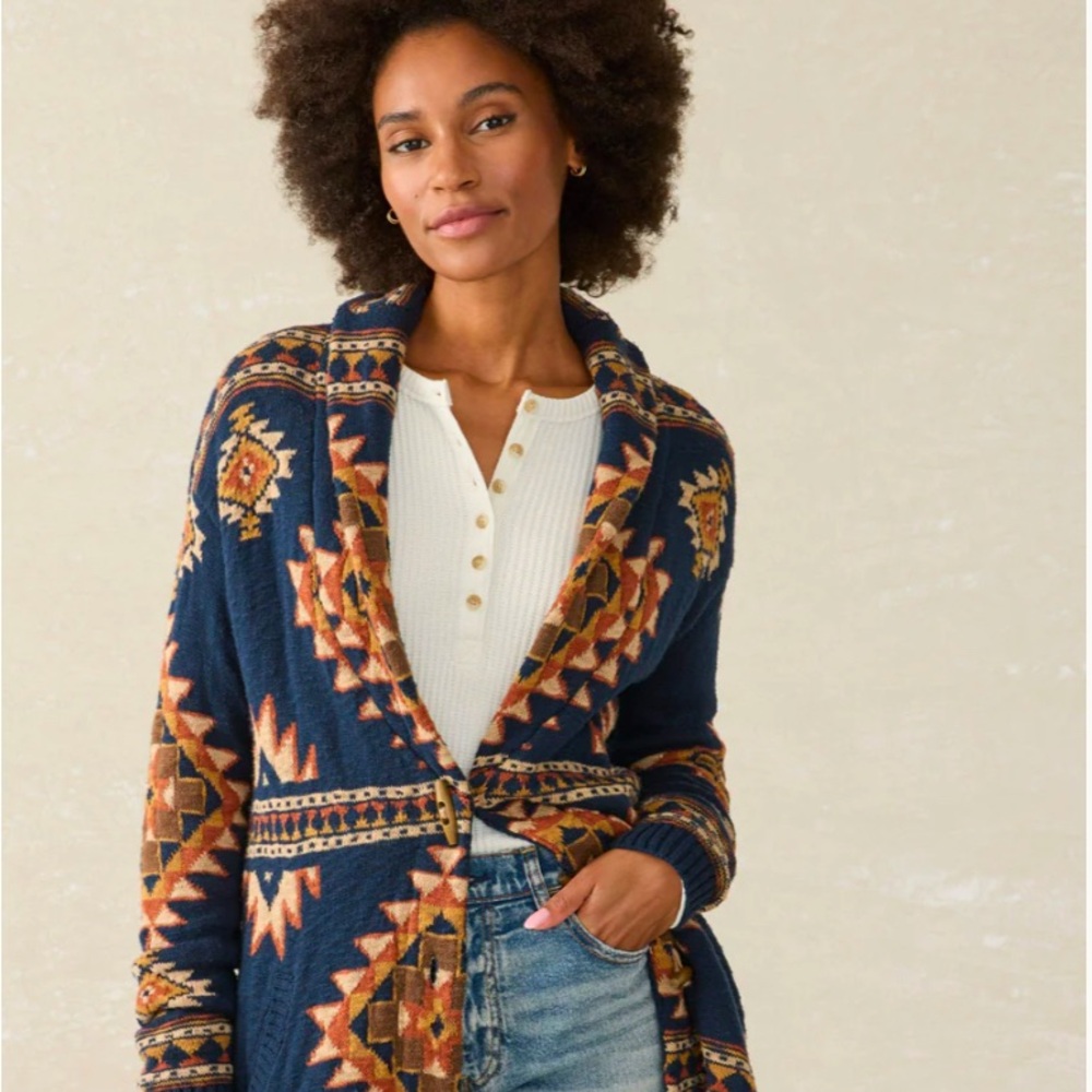 Faherty Women's Navy and Rust Geometric Cardigan